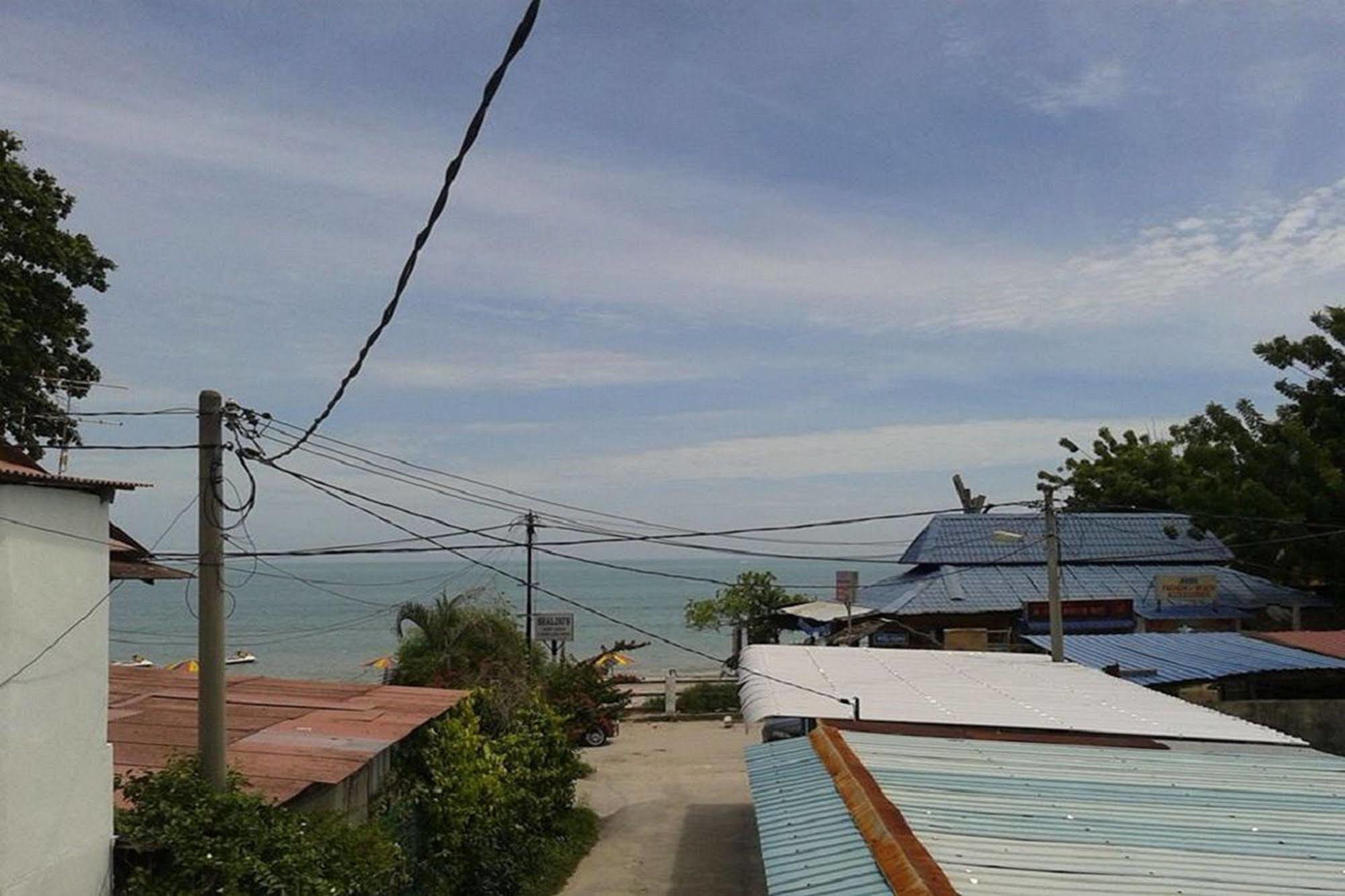 Baba'S Guest House By The Sea Бату Феринги Екстериор снимка